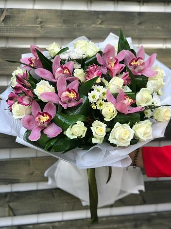 Букет цветов из: Розы и Хризантемы в Бунятино