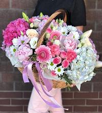Композиция солнечный день в Бунятино Цветочная композиция из Розы, Хризантемы, Пионы и Лизиантусы в корзине в Бунятино