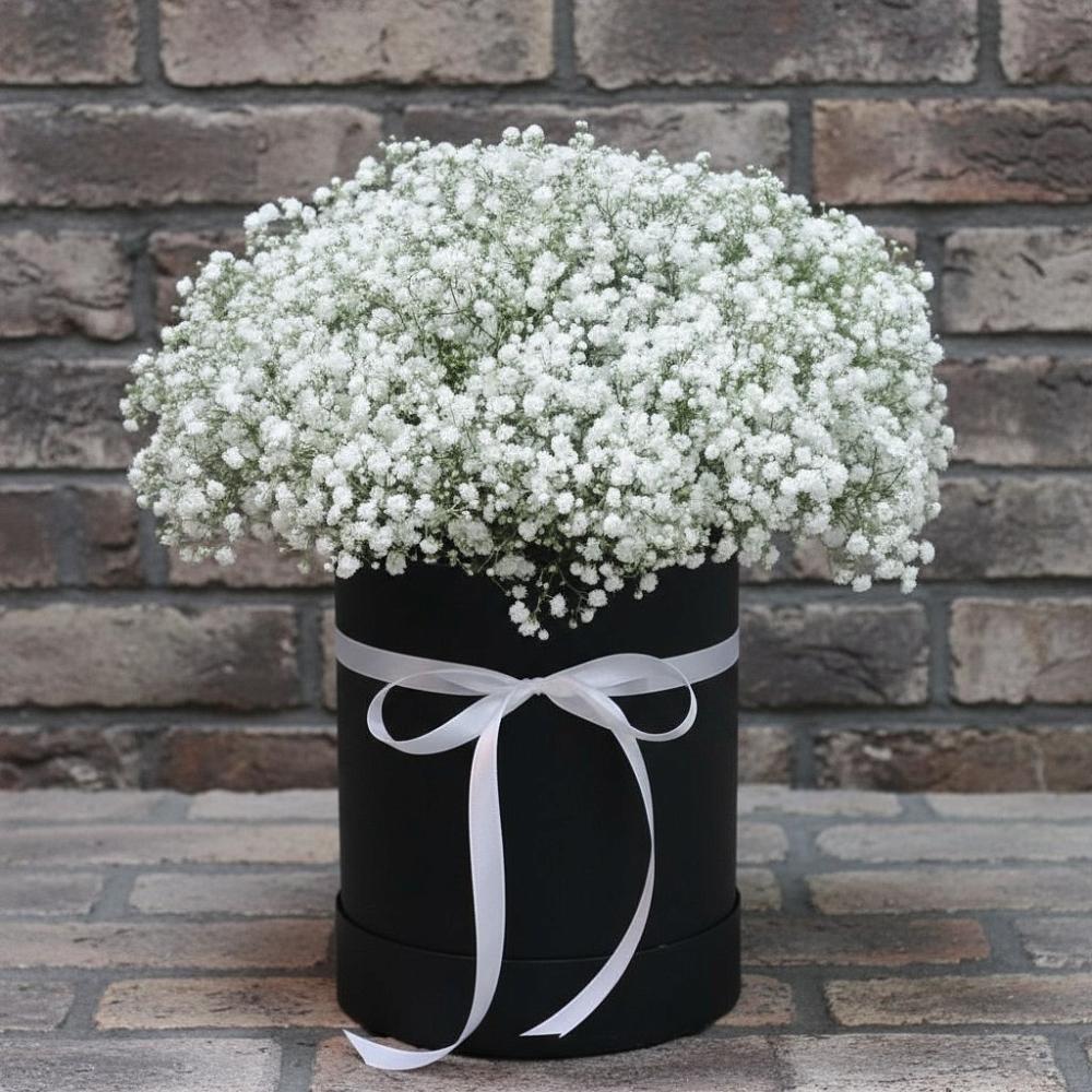 Цветочная композиция из Гипсофила в шляпной коробке в Бунятино