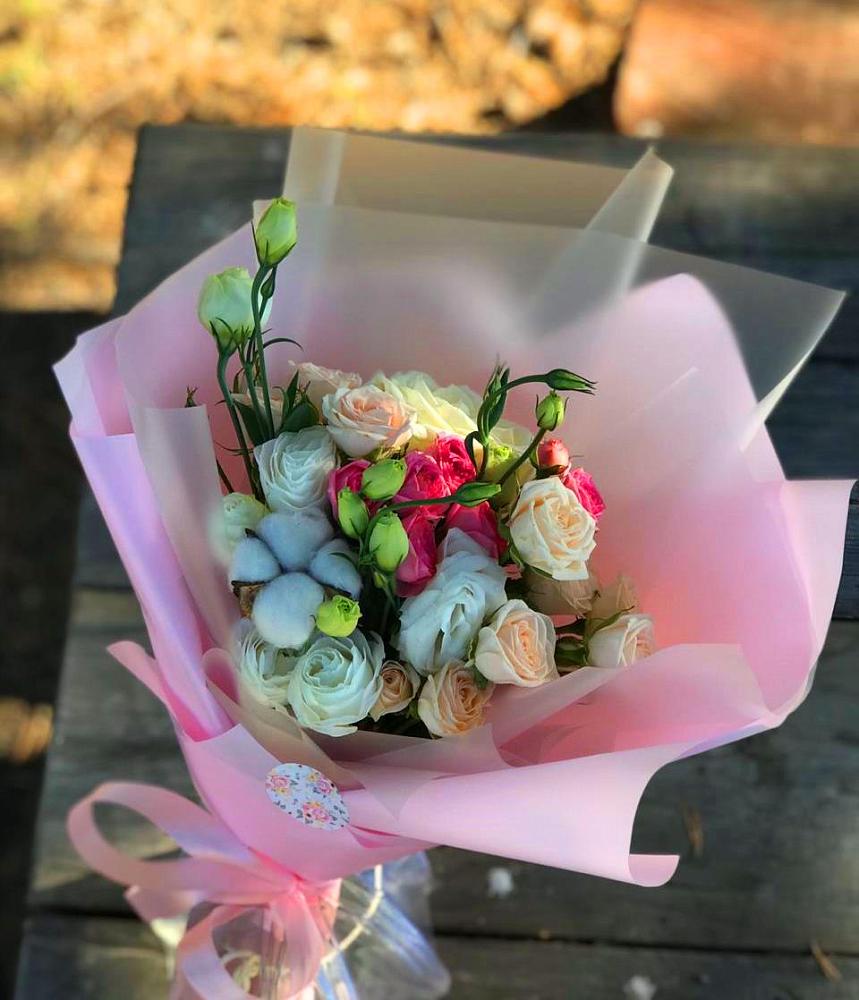 Букет цветов из: Розы и Лизиантусы в Бунятино