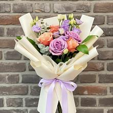 Букет цветов из:  Лизиантусы и Розы в Бунятино