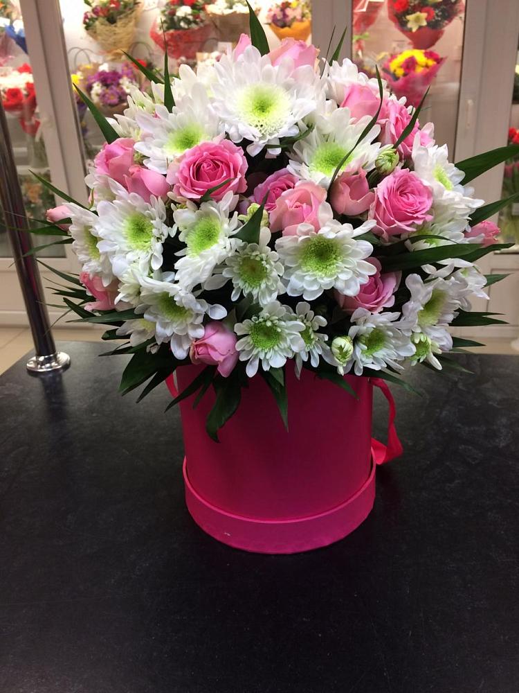 Цветочная композиция из Розы и Хризантемы в шляпной коробке в Бунятино